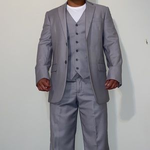 SALE. Men’s Suit. 48L. Excellent condition